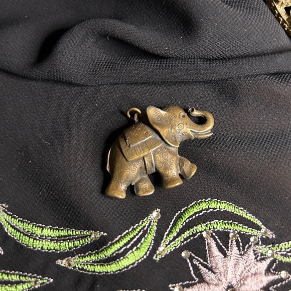 VTG Brass Elephant Etched pendant. Unbranded - Picture 2 of 6